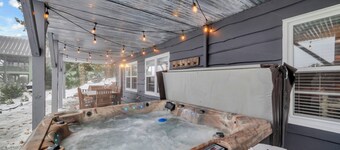 Under 1 mile to App Ski Mtn! Mountain View Cottage w/ Hot Tub, Pool Table & Fire Pit