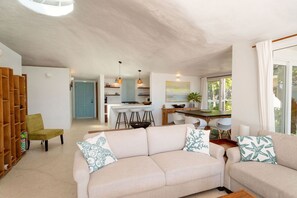 Smart TV, books, stereo