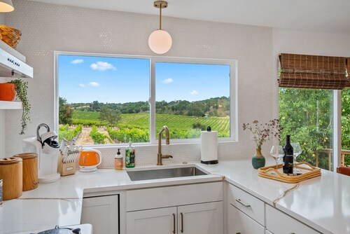 Pelletiere Estate’s Eastwood Casita -Romantic, Bright, Happy-Fast WIFI-Views! ☮️💚