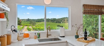 Pelletiere Estate’s Eastwood Casita -Romantic, Bright, Happy-Fast WIFI-Views! ☮️💚