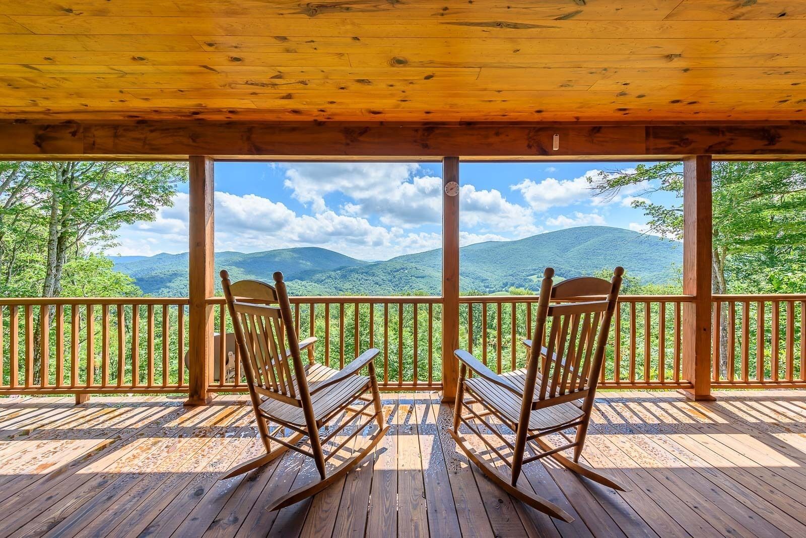 Secluded Cabin in the Serene Mountains