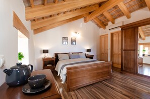 4 soverom, safe på rommet, wi-fi (inkludert) og sengetøy