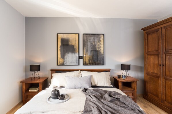 4 bedrooms, in-room safe, free WiFi, bed sheets
