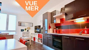 Appartement, salle de bains privée, vue mer | Bar lounge