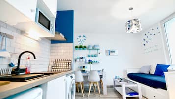 Studiolejlighed - privat badeværelse - havudsigt | Privat køkken | Højstol