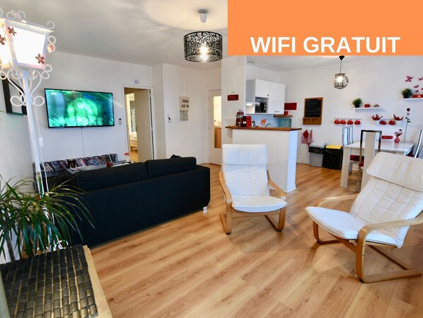 Apartamento, banheiro privativo, vista para o mar | Lounge