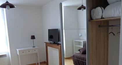 Appartement pour 2 personnes au centre d'un "grand village Ă la campagne"