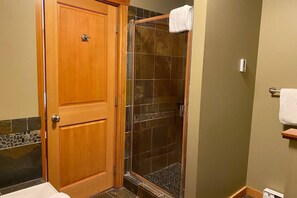 Combined shower/bathtub, jetted bath, hair dryer, towels - 3 Bedrooms with Loft & Den |  Private Hot Tub (Fernie)