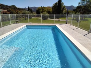 Pool - QUIET, COMFORTABLE PROVENCAL FARMHOUSE IN THE COUNTRYSIDE WITH SECURE SWIMMING POOL (Cheval-Blanc)