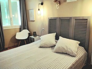 4 bedrooms, iron/ironing board, travel cot, free WiFi