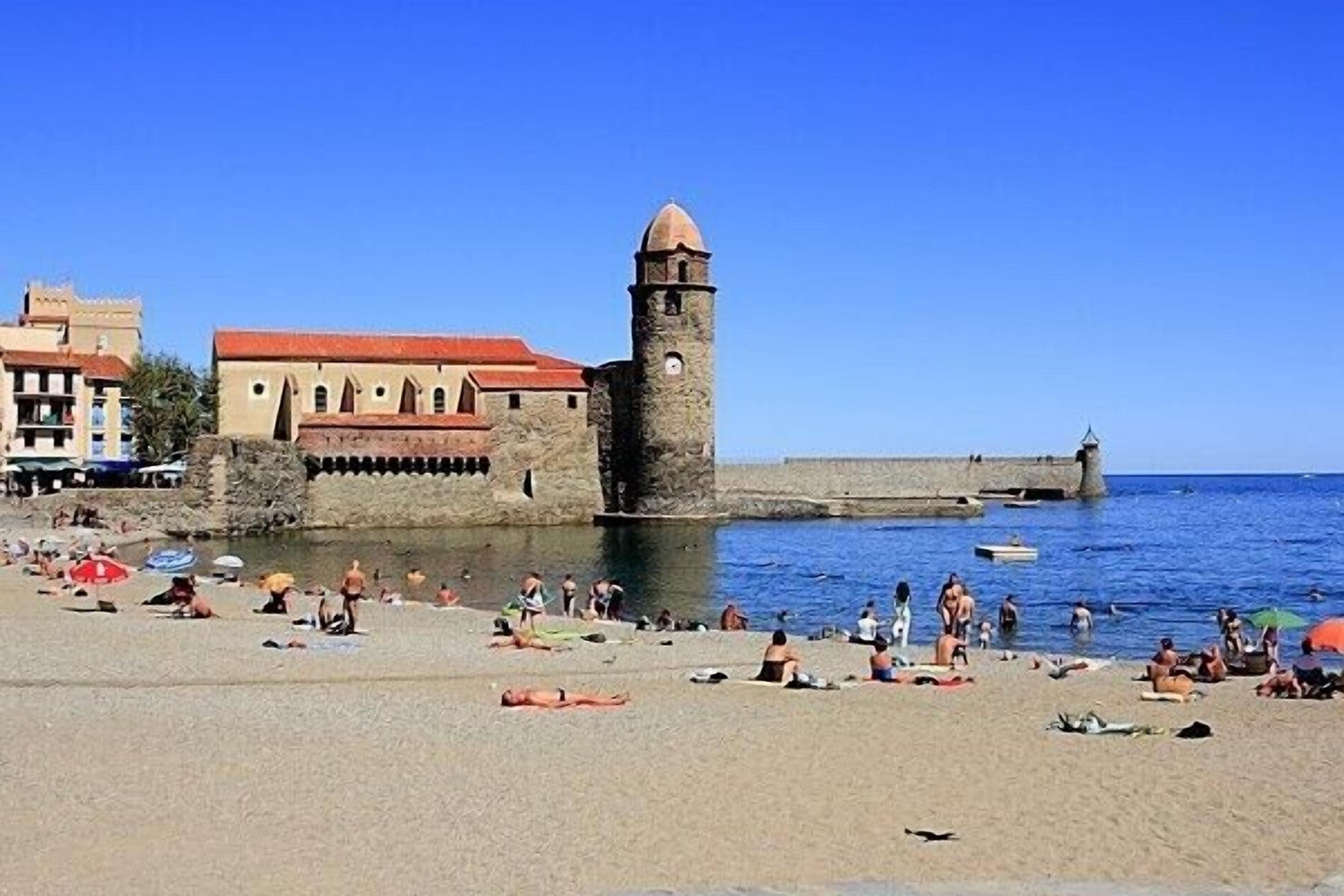 Plage à proximité, chaises longues
