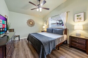 3 bedrooms, in-room safe, desk, iron/ironing board - 25% off 7-Night stay❤3 King Beds Private Pool/Spa💦Mtn Views Pickleball #107429 (La Quinta)