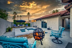Terrace/patio - 25% off 7-Night stay❤3 King Beds Private Pool/Spa💦Mtn Views Pickleball #107429 (La Quinta)