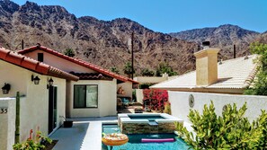 A house with a swimming pool, a red-tiled roof, and a mountainous backdrop. - 25% off 7-Night stay❤3 King Beds Private Pool/Spa💦Mtn Views Pickleball #107429 (La Quinta)
