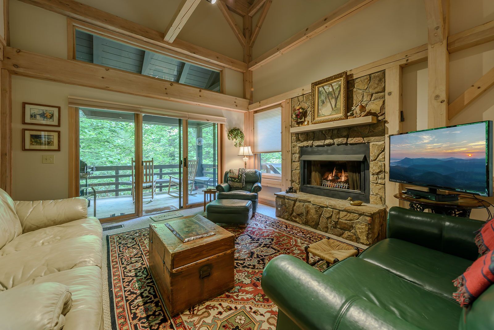 Smart-TV, Kamin, Netflix, DVD-Player