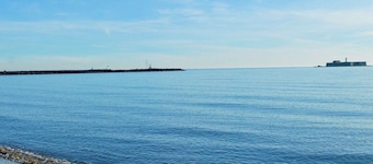 Charming 1-Bedroom Apt, Terrace, Parking, 1.5km to Beach, Sleeps 4 - Cap d'Agde