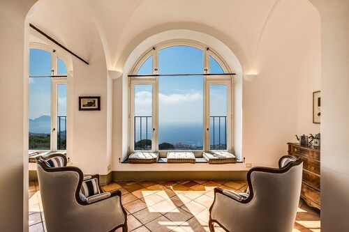 Luxury historical wonderful 5 Master suites Villas with new pool, AC,Garden