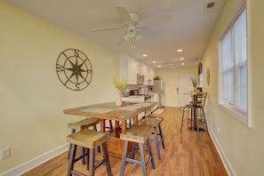 Dining - Close to everything, Large Families are welcome - Sleeps 15+ PPL (Brigantine)
