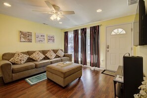 Smart-TV, DVD-Player, Stereoanlage