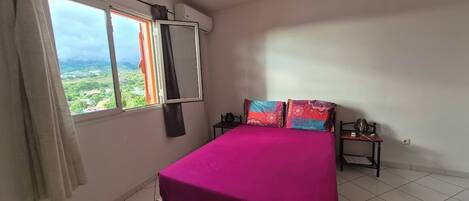 2 sovrum, skrivbord, strykjärn/strykbräda och gratis wi-fi