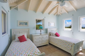 3 間睡房、房內夾萬、書桌、熨斗/熨衫板