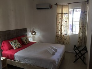 3 室のベッドルーム、アイロン / アイロン台、WiFi、ベッドシーツ