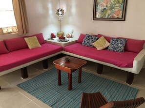 テレビ、DVD プレーヤー