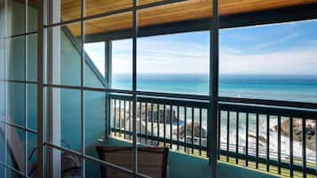 Suite, 2 Queen Beds, Patio | Terrace/patio