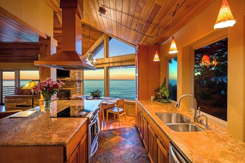 Inn Of The Lost Coast