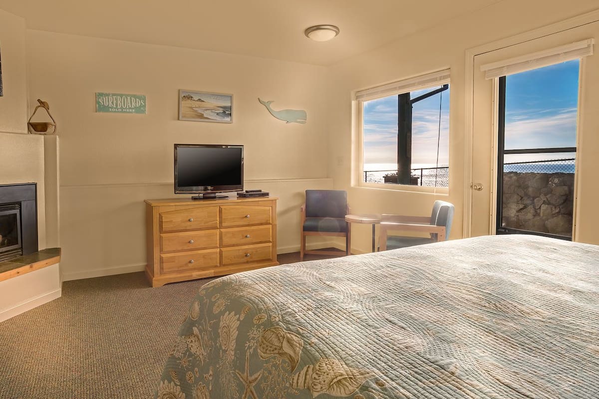 Junior-Suite, 1 King-Bett | Bügeleisen/Bügelbrett, kostenloses WLAN, Bettwäsche