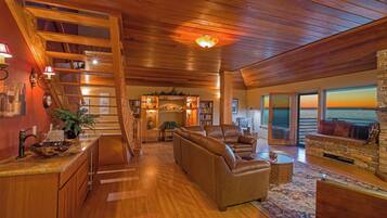 Penthouse | Woonruimte | Een 40-inch televisie met satellietzenders