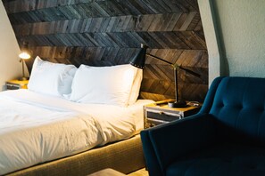 5 bedrooms, iron/ironing board, WiFi, bed sheets