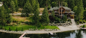 Waterfront Paradise Lodge: Private Dock, Pickleball, Volleyball, Fire pit nights