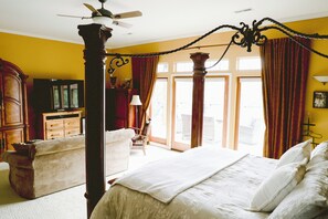 5 bedrooms, desk, iron/ironing board, travel crib - Waterfront Paradise Lodge: Private Dock, Pickleball, Volleyball, Fire pit nights (Post Falls)