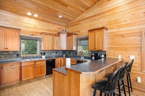 冰箱、微波炉、烤箱、炉灶