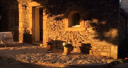 Location gite Les tilleuls maison en pierre en Perigord Noir Sarlat