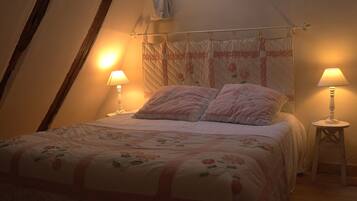 1 chambre, lit parapluie, Wi-Fi gratuit, draps fournis