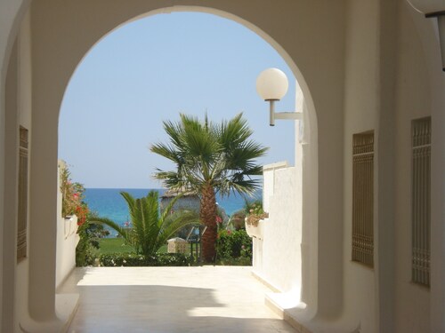 B & B Französisch Riviera, Schöne Wohnung in Hammamet Nord Füßen im Wasser