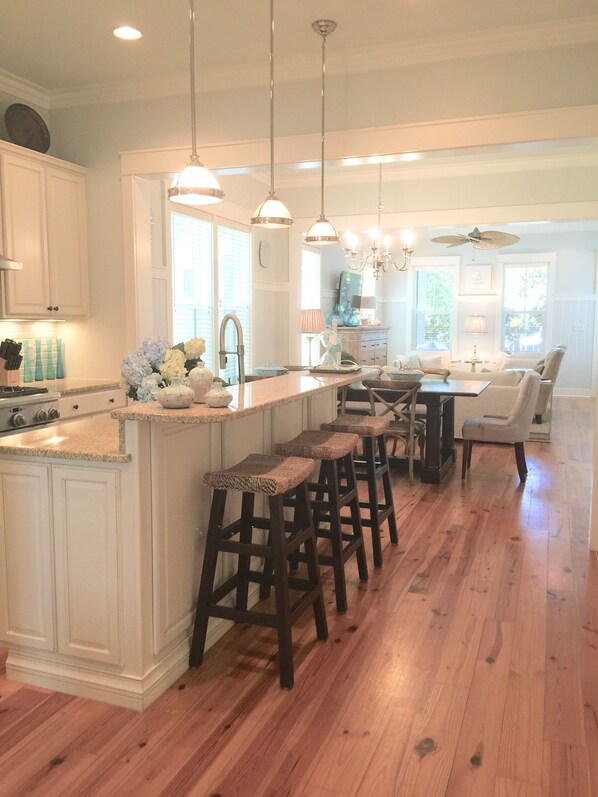 Fridge, microwave, oven, stovetop - "The Lighthouse" in WaterColor. Pool, Walk to beach, 4 Bikes & WC amenities incl (Santa Rosa Beach)