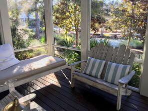 Terrace/patio - "The Lighthouse" in WaterColor. Pool, Walk to beach, 4 Bikes & WC amenities incl (Santa Rosa Beach)