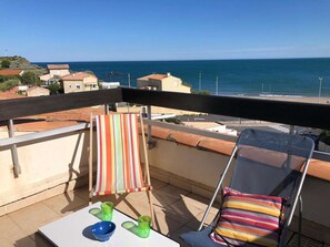 Property grounds - 3-room apt with terrace, AC, parking in Cap d'Agde, near beach and shops (Cap d'Agde)
