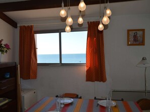 Dining - 3-room apt with terrace, AC, parking in Cap d'Agde, near beach and shops (Cap d'Agde)