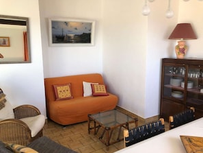 TV - 3-room apt with terrace, AC, parking in Cap d'Agde, near beach and shops (Cap d'Agde)