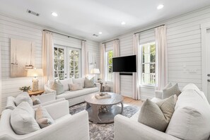 Flat-screen TV, fireplace, table tennis