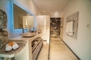 Spa - Exclusive Private 8 Bedroom Estate, 2 Huge Pools, Seminyak (Seminyak)