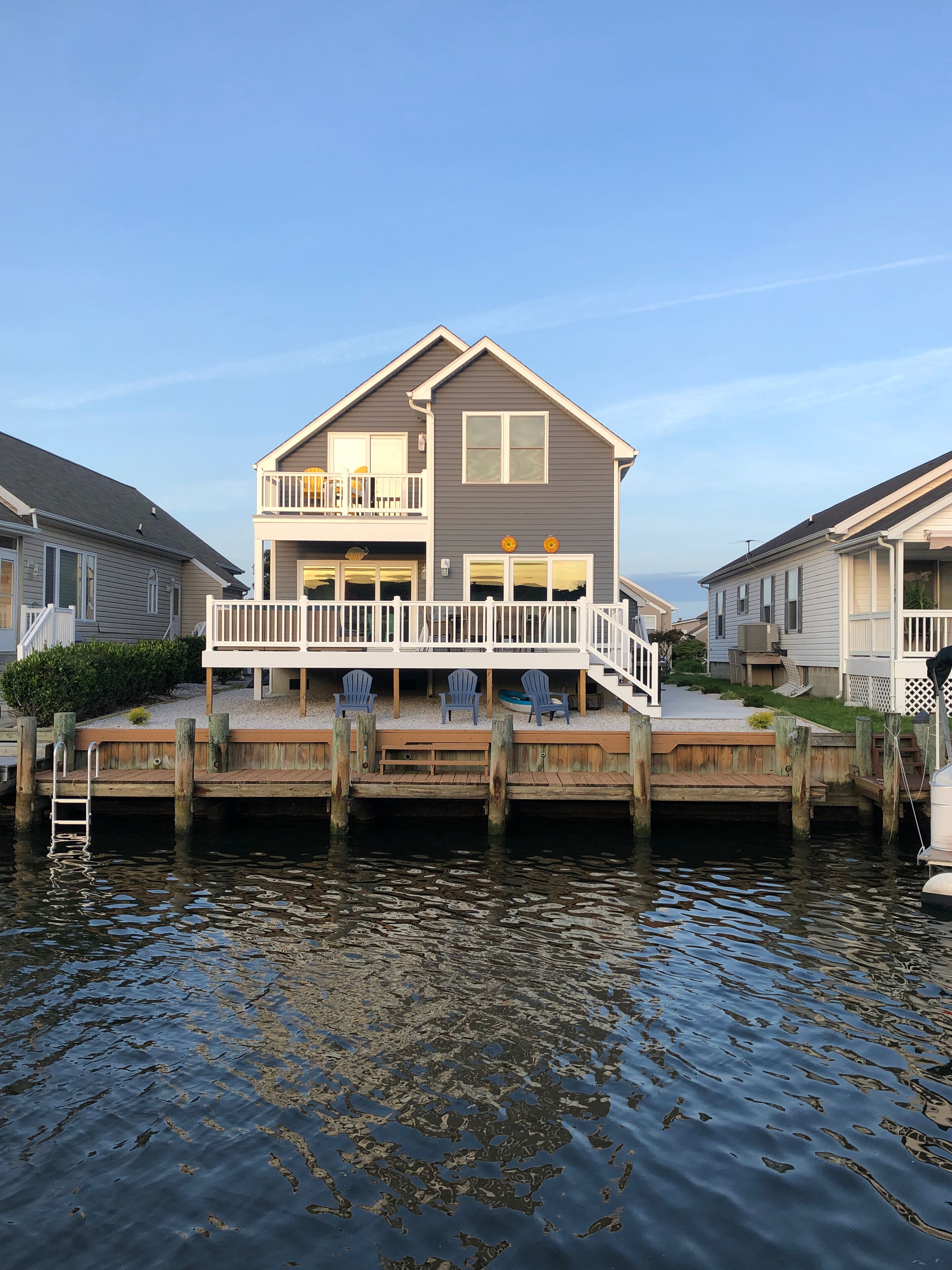 Spacious waterfront home with walking distance to beach, pools, restaurants!