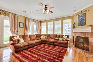 TV connectée, jeux vidéo, lecteur de DVD, livres