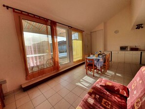 Interior - Oceanfront 3-Room Apartment, Sleeps 7 - Pool, Parking, Balcony, Near Beach - Saint-Hilaire-de-Riez (Saint-Hilaire-de-Riez)