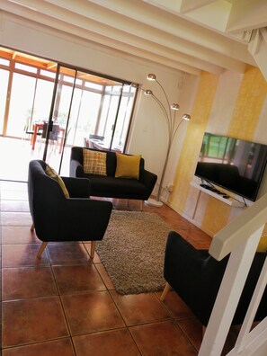 Check-in/check-out kiosk