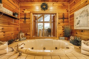 Interior - The Cabin of your dreams! Stunning views (Sevierville)